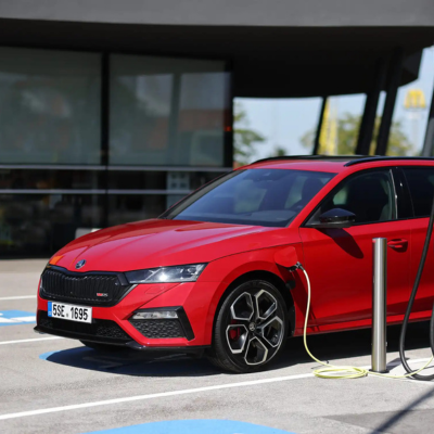 Škoda Octavia počtvrté v řadě nejprodávanějším plug-in hybridem v Česku_náhled